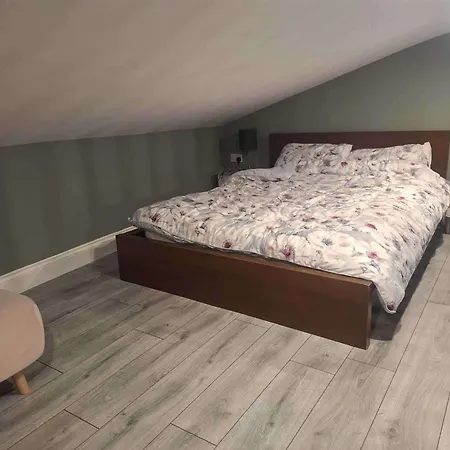 - Sleeps 4 - Garden - Parking - Wifi 公寓 *
