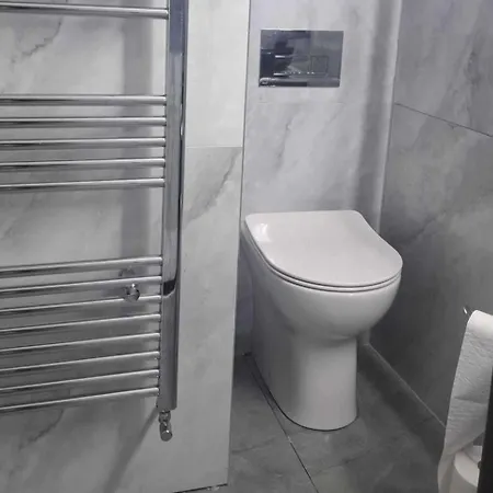 - Sleeps 4 - Garden - Parking - Wifi 公寓 布莱辛顿
