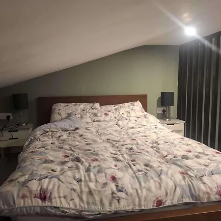- Sleeps 4 - Garden - Parking - Wifi 公寓