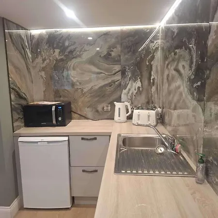 - Sleeps 4 - Garden - Parking - Wifi 布莱辛顿