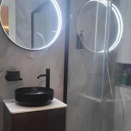 - Sleeps 4 - Garden - Parking - Wifi * 布莱辛顿