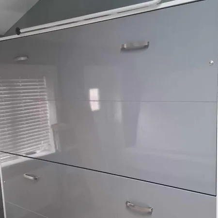 - Sleeps 4 - Garden - Parking - Wifi 公寓